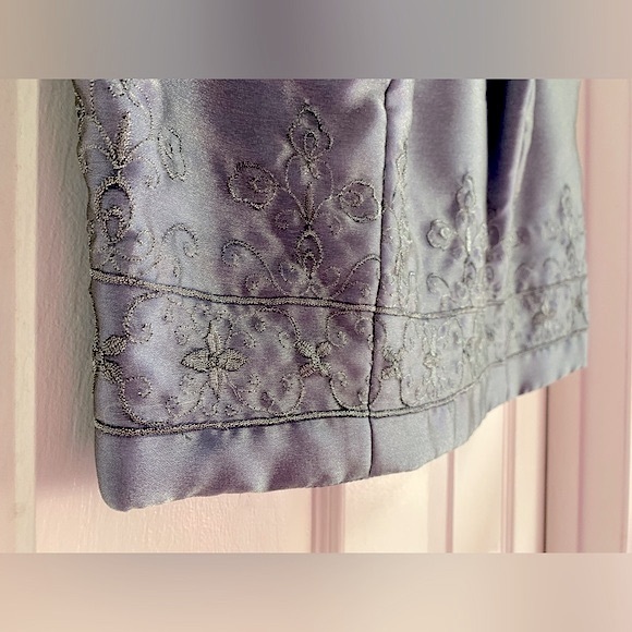 Vintage Embroidered Crop Top - Picture 3 of 5